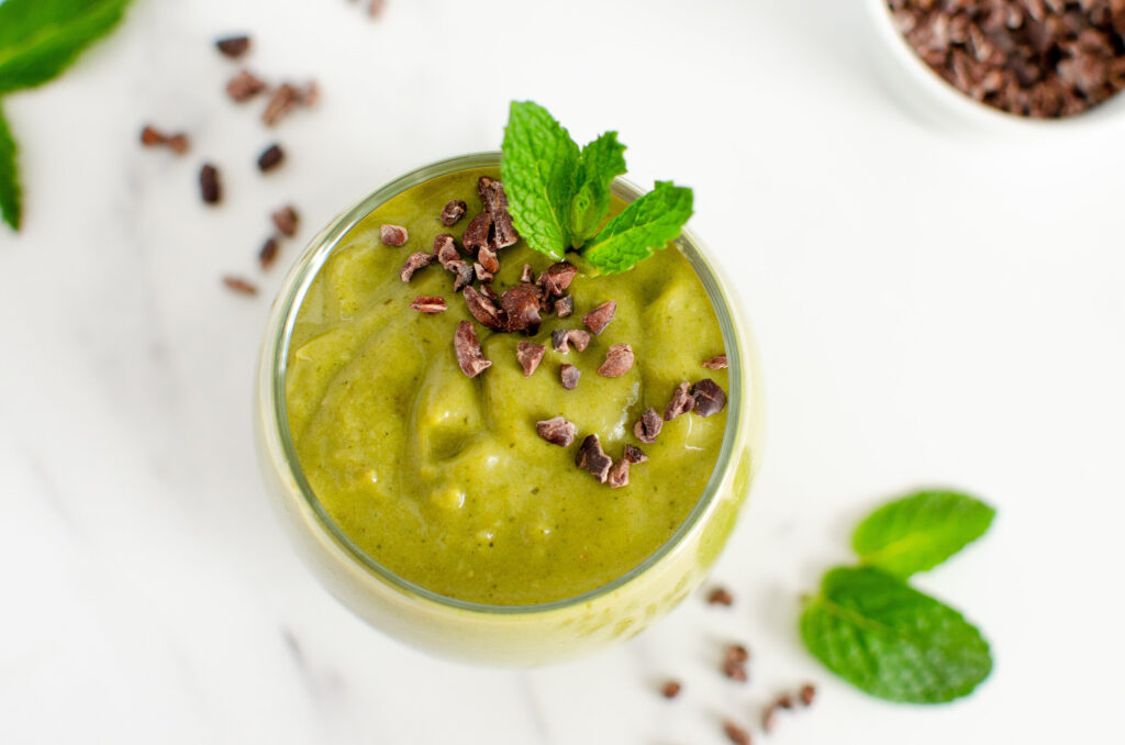 Easy and Delicious Gut Healing Green Smoothie with Anti-Inflammatory Foods